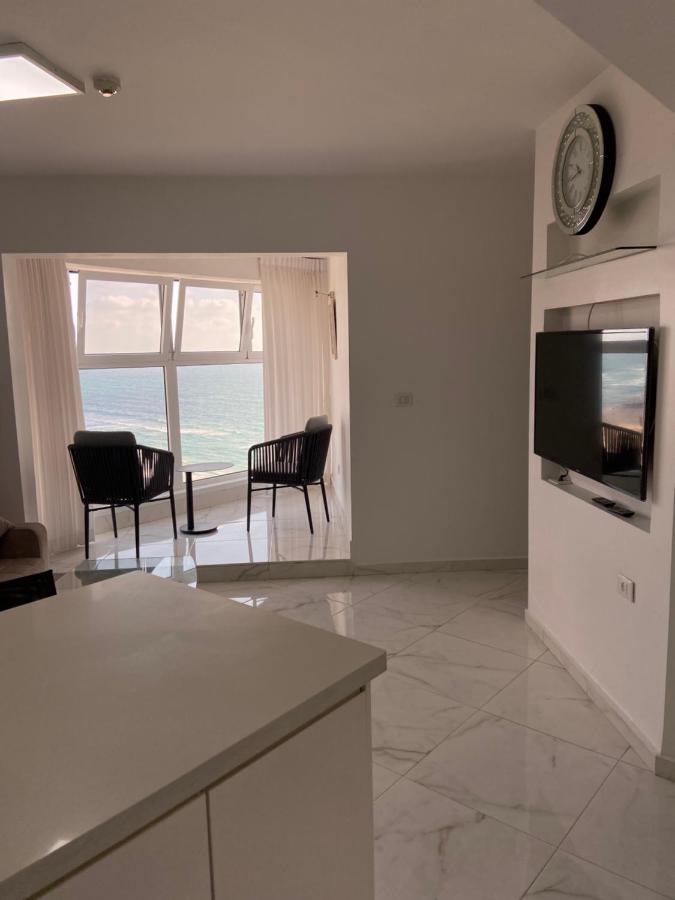 Amazing Suite On The Sea-סוויטה מדהימה על הים Bat Yam Exterior foto