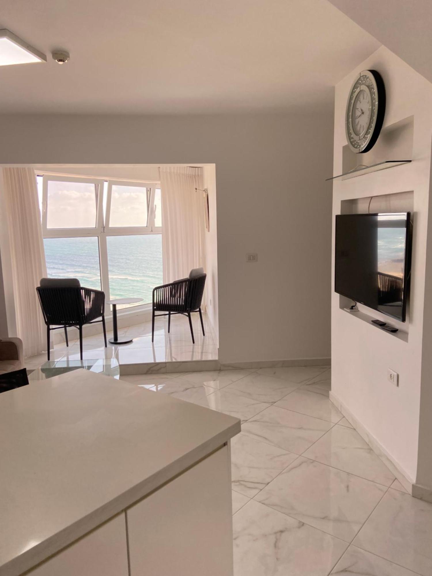 Amazing Suite On The Sea-סוויטה מדהימה על הים Bat Yam Exterior foto
