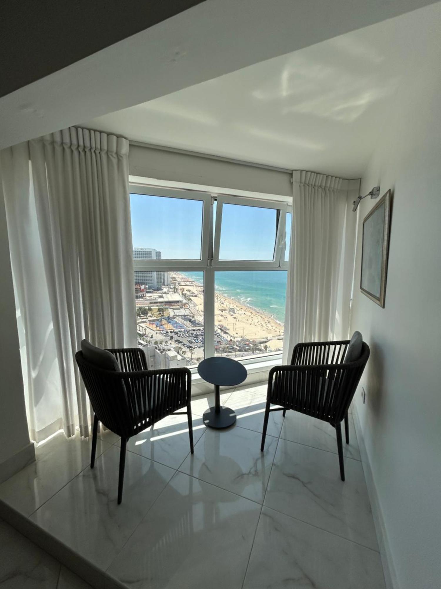 Amazing Suite On The Sea-סוויטה מדהימה על הים Bat Yam Exterior foto