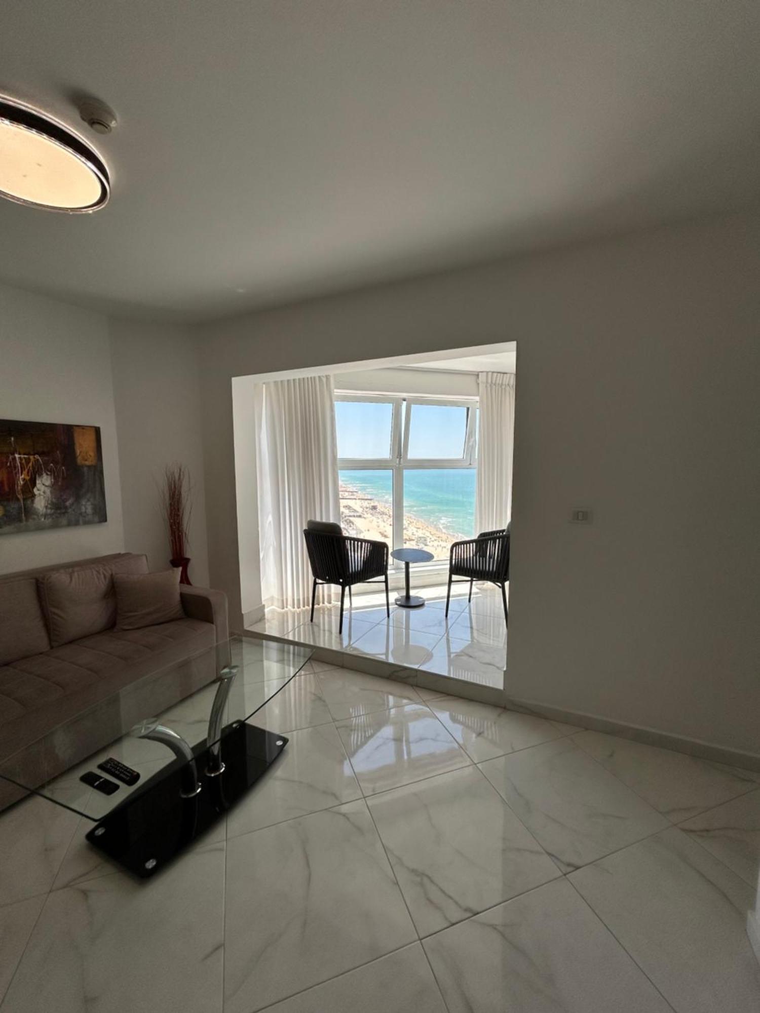 Amazing Suite On The Sea-סוויטה מדהימה על הים Bat Yam Exterior foto