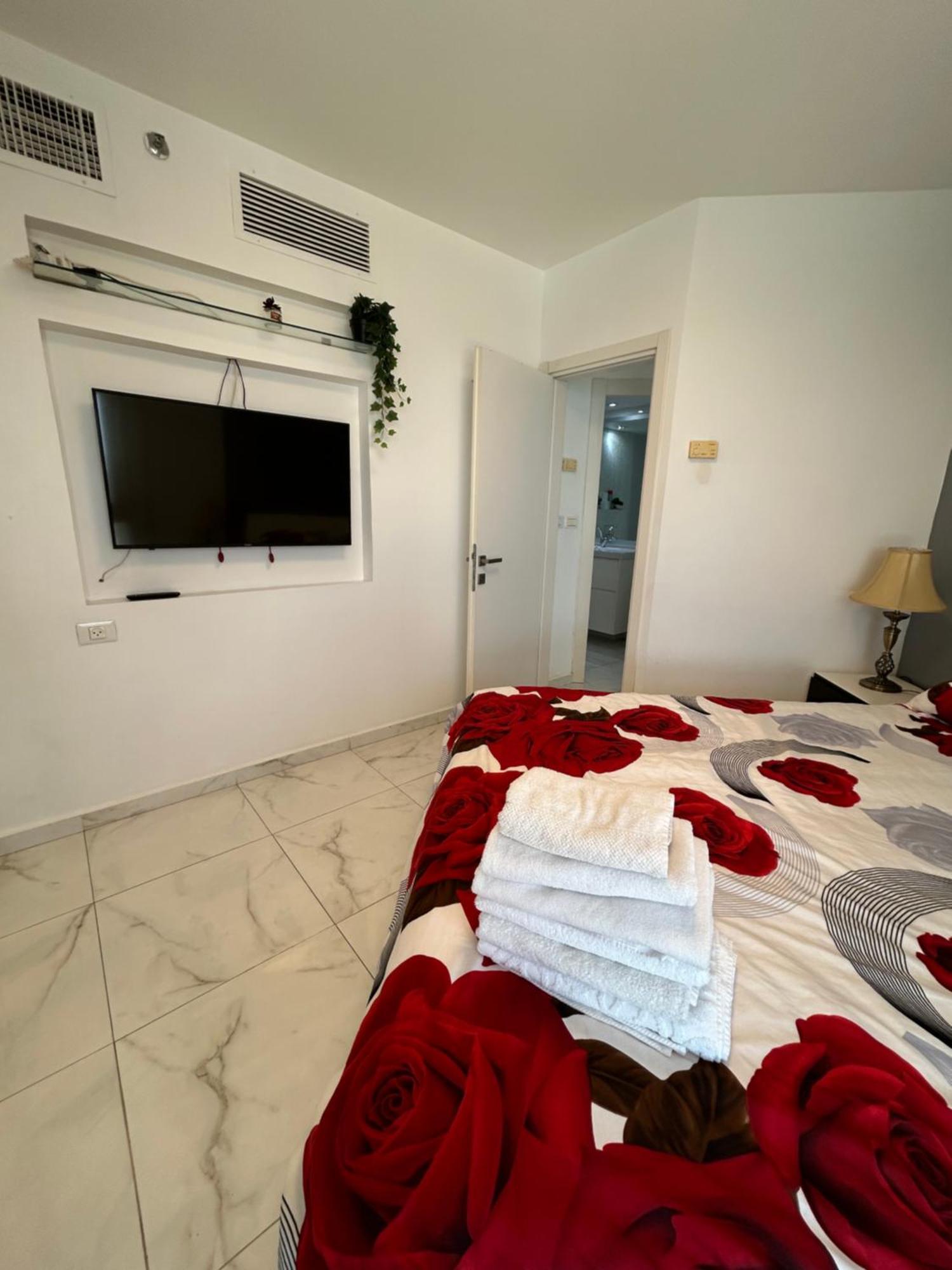 Amazing Suite On The Sea-סוויטה מדהימה על הים Bat Yam Exterior foto